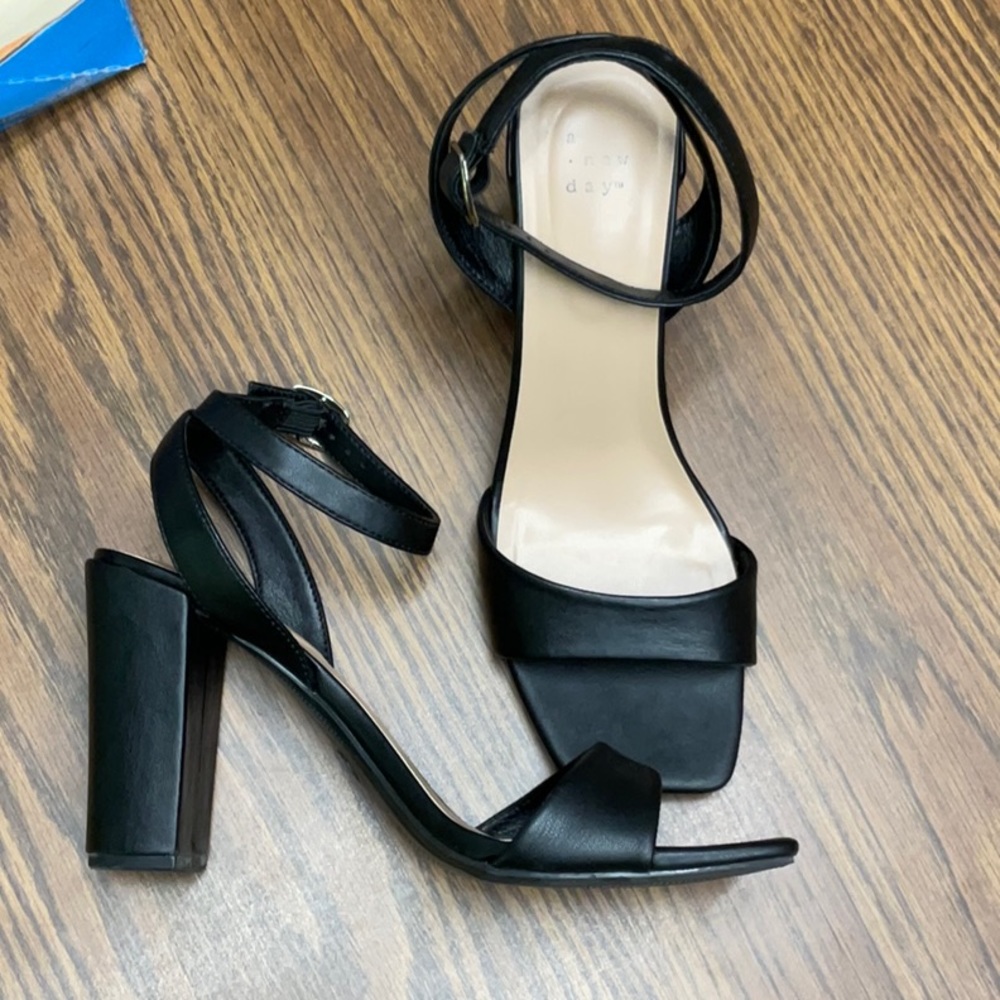 Cute Ankle Strap Heels Size 11